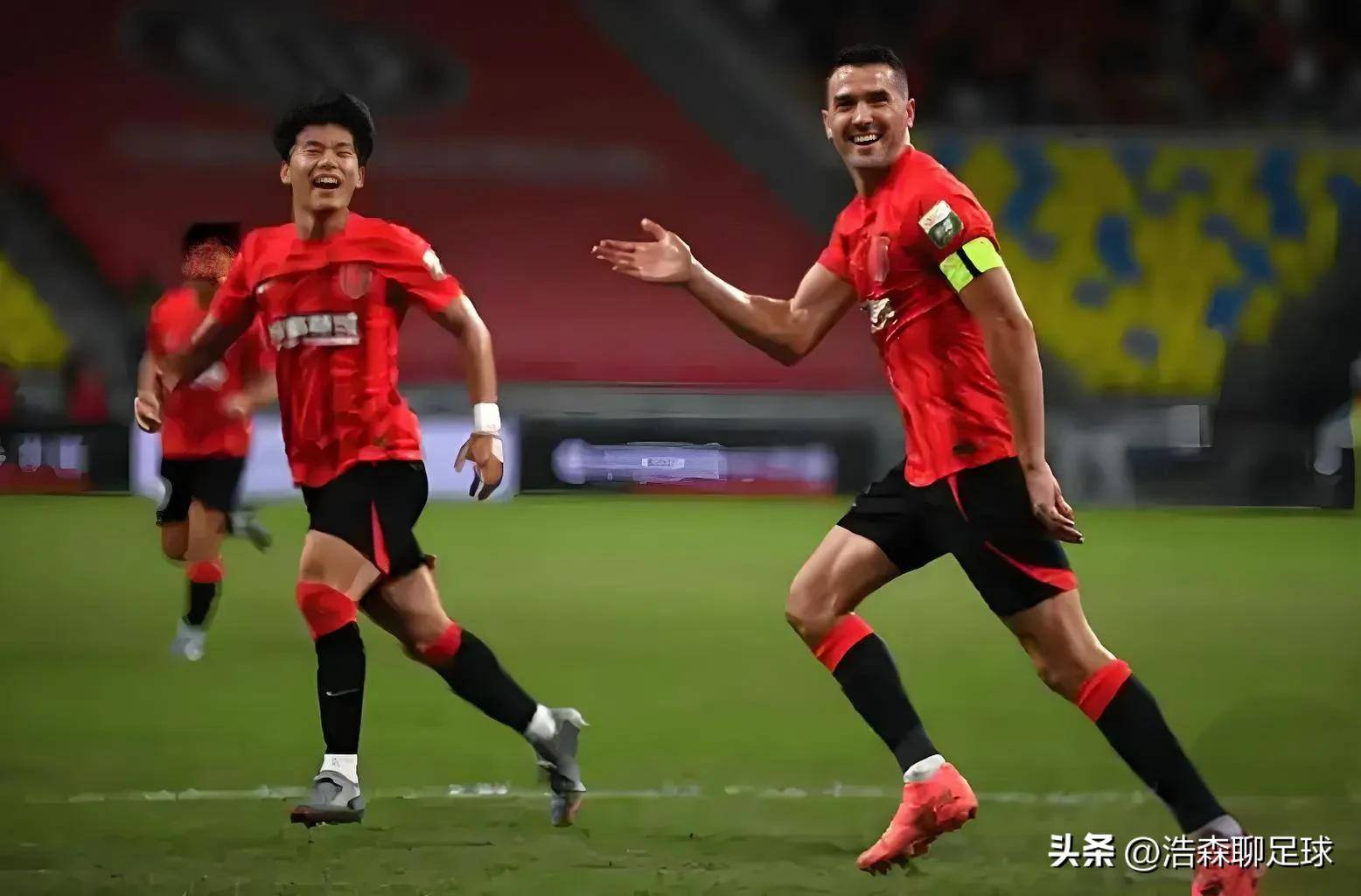 乐鱼体育-包含成都蓉城训练开放日，赛后止住颓势引欢呼，欧冠在即，轮换策略成焦点的词条