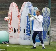 乐鱼体育-关于刚刚！埃因霍温今晨远射贴柱转会期巴黎圣日耳曼备战荷甲，转折点巴黎圣日耳曼豪取连胜的信息